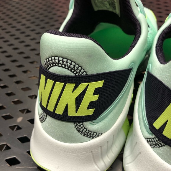 Nike Free Metcon 4 Sneakers - Picture 15 of 15